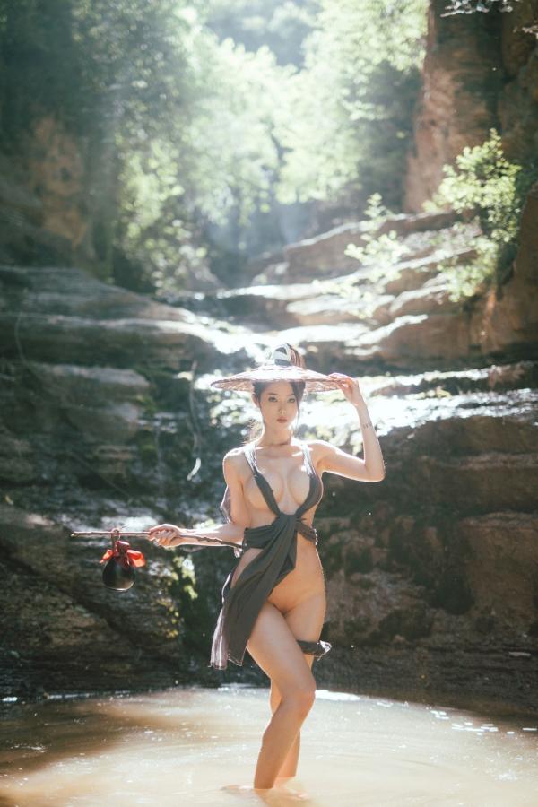    钛合金TiTi-山间野性江湖风，极简古风斗笠大尺度户外私房写真第35张图片