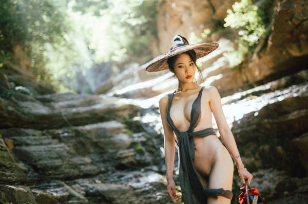   钛合金TiTi-山间野性江湖风，极简古风斗笠大尺度户外私房写真第38张图片
