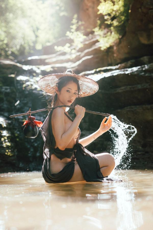    钛合金TiTi-山间野性江湖风，极简古风斗笠大尺度户外私房写真第55张图片