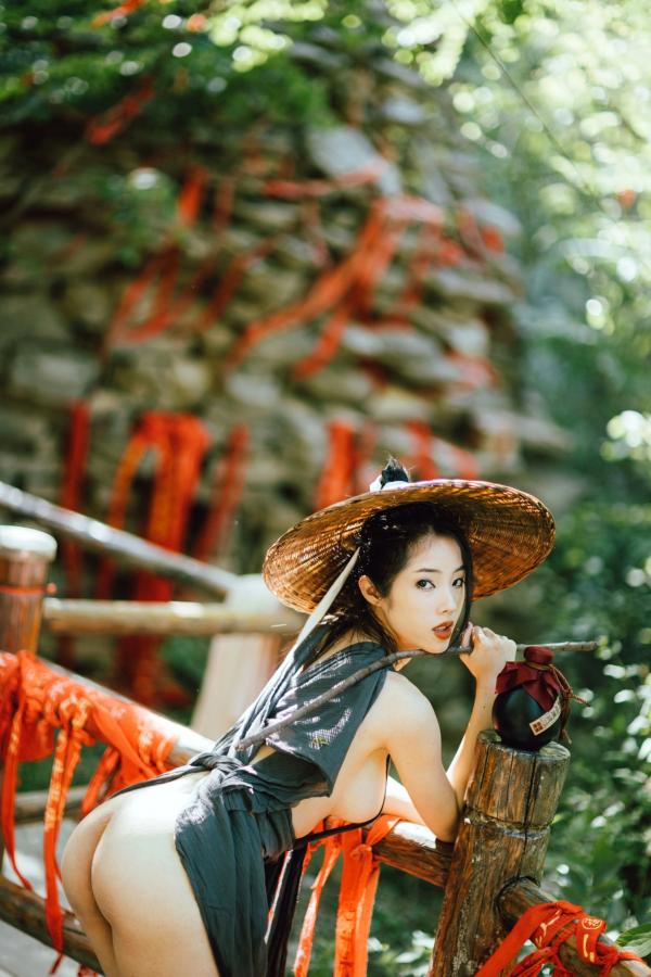    钛合金TiTi-山间野性江湖风，极简古风斗笠大尺度户外私房写真第73张图片