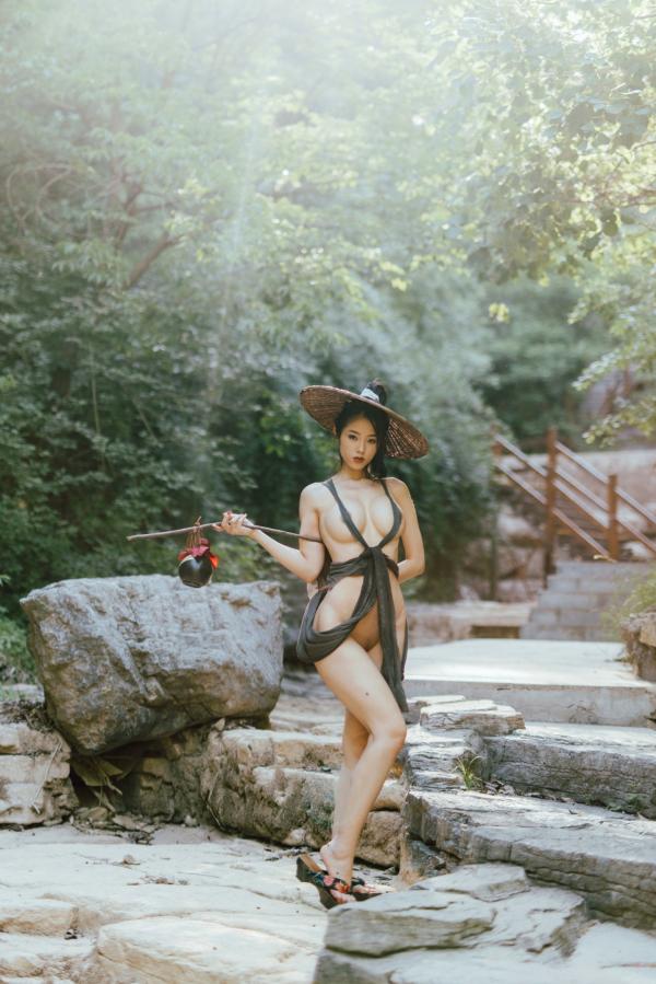    钛合金TiTi-山间野性江湖风，极简古风斗笠大尺度户外私房写真第74张图片