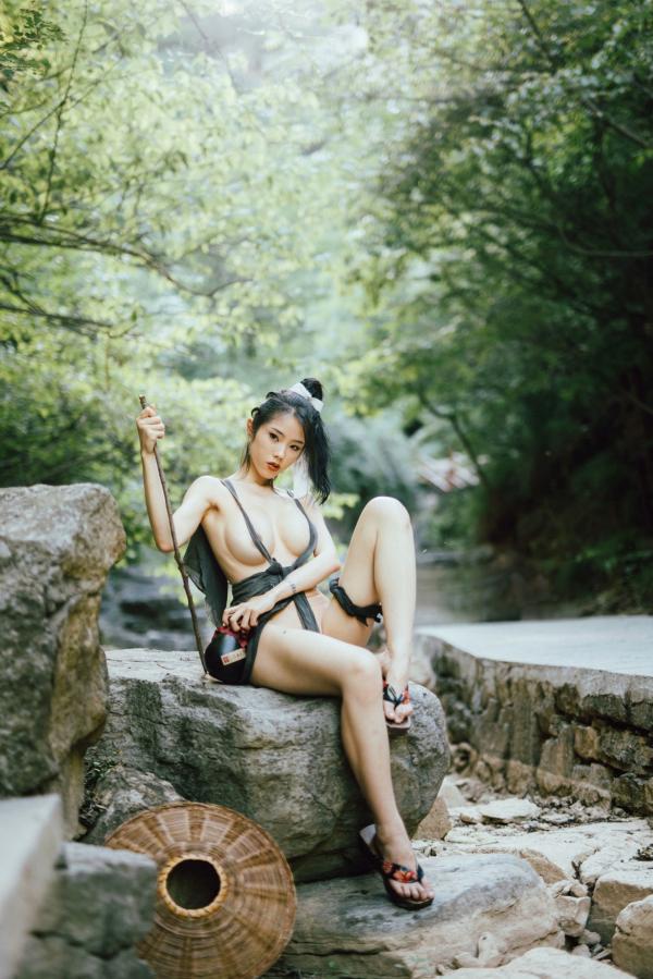    钛合金TiTi-山间野性江湖风，极简古风斗笠大尺度户外私房写真第97张图片