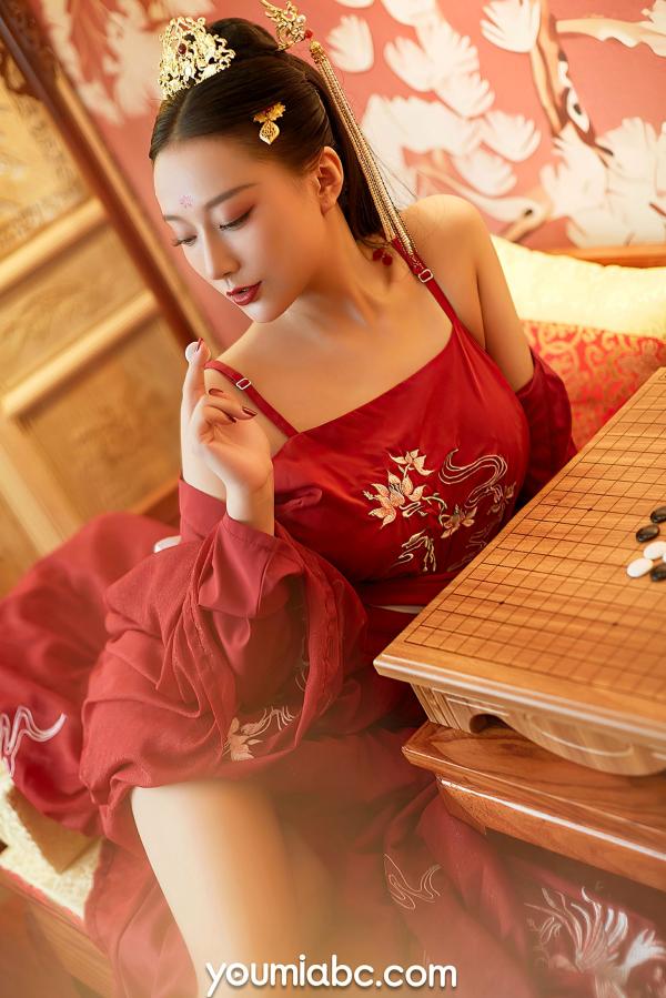    YouMi尤蜜-何嘉颖-《盛世红颜》古风私房写真，红衣绝色美女对弈尽显性感冷艳气质第9张图片