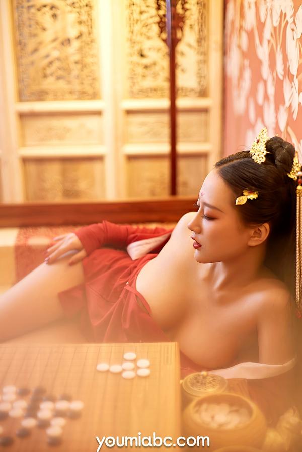    YouMi尤蜜-何嘉颖-《盛世红颜》古风私房写真，红衣绝色美女对弈尽显性感冷艳气质第23张图片