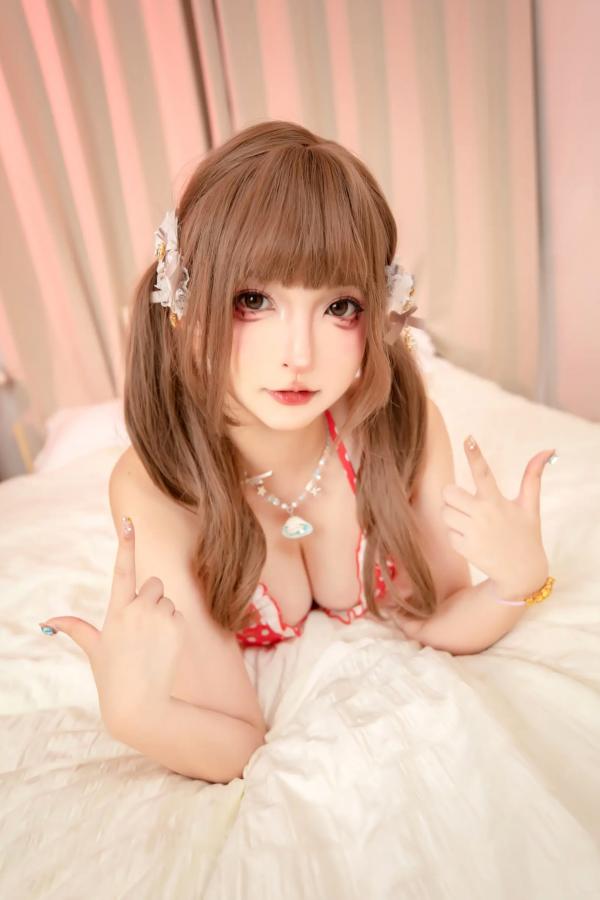    萝莉神楽板真冬 波点辣妹系列：室内卧室私房甜美比基尼写真，元气双马尾诱惑 [75P]第50张图片