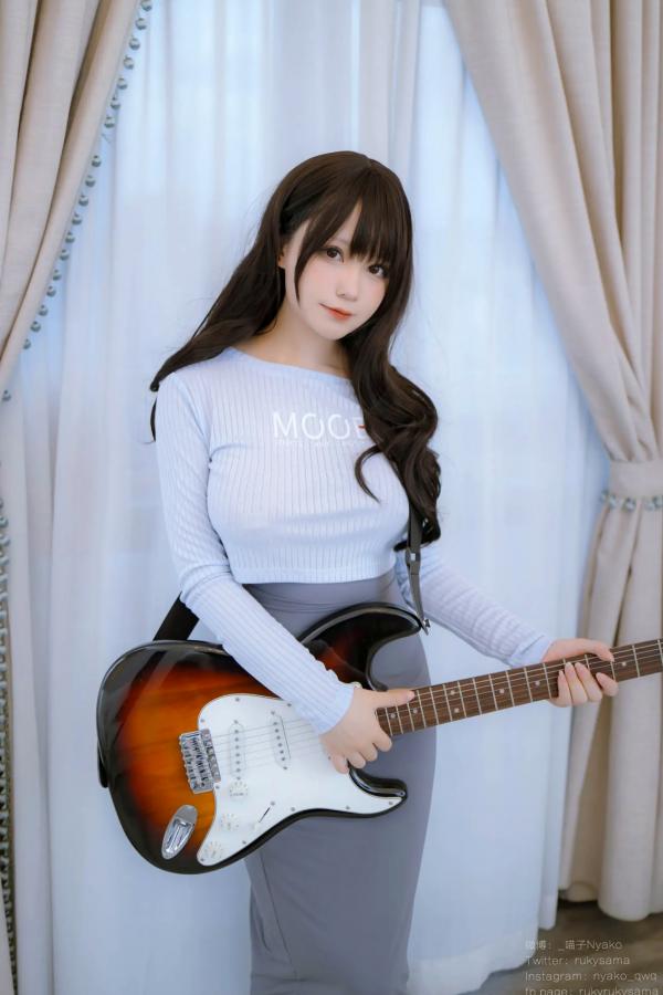    Nyako喵子 - 吉他妹妹，极品性感私房，大胆诱惑紧身风格展露极致曲线，绝美御女郎音乐主题室内写真 [71P]第1张图片