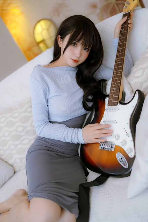    Nyako喵子 - 吉他妹妹，极品性感私房，大胆诱惑紧身风格展露极致曲线，绝美御女郎音乐主题室内写真 [71P]第11张图片