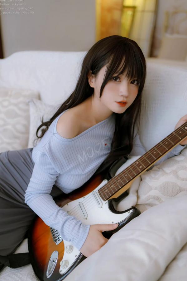    Nyako喵子 - 吉他妹妹，极品性感私房，大胆诱惑紧身风格展露极致曲线，绝美御女郎音乐主题室内写真 [71P]第12张图片