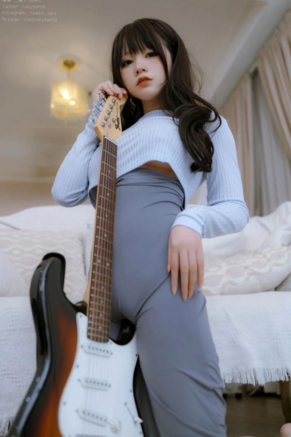    Nyako喵子 - 吉他妹妹，极品性感私房，大胆诱惑紧身风格展露极致曲线，绝美御女郎音乐主题室内写真 [71P]第20张图片