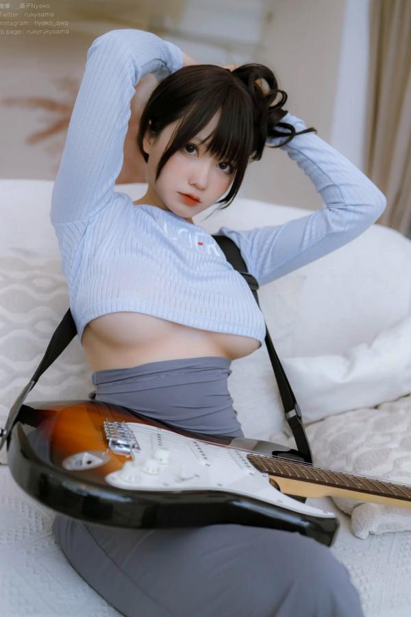    Nyako喵子 - 吉他妹妹，极品性感私房，大胆诱惑紧身风格展露极致曲线，绝美御女郎音乐主题室内写真 [71P]第22张图片