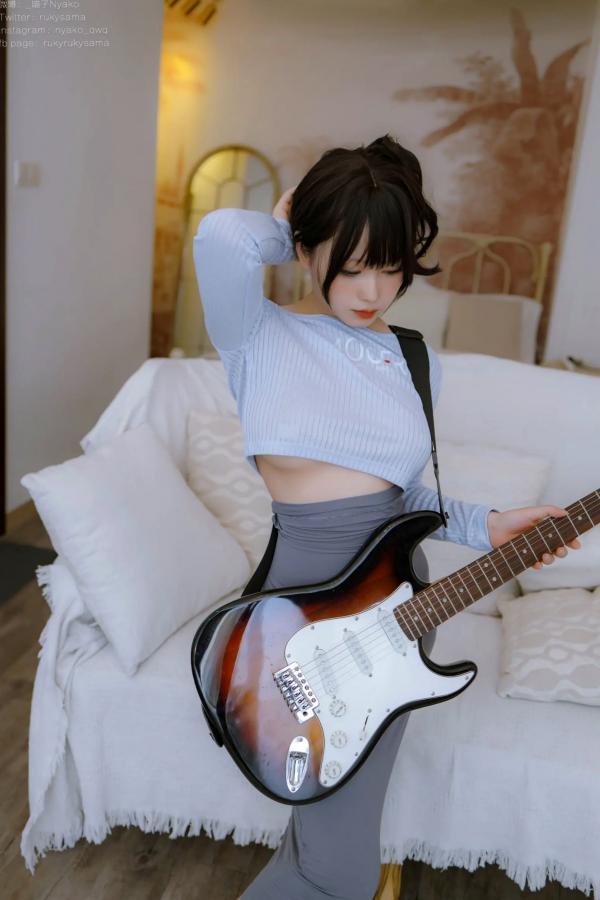    Nyako喵子 - 吉他妹妹，极品性感私房，大胆诱惑紧身风格展露极致曲线，绝美御女郎音乐主题室内写真 [71P]第24张图片