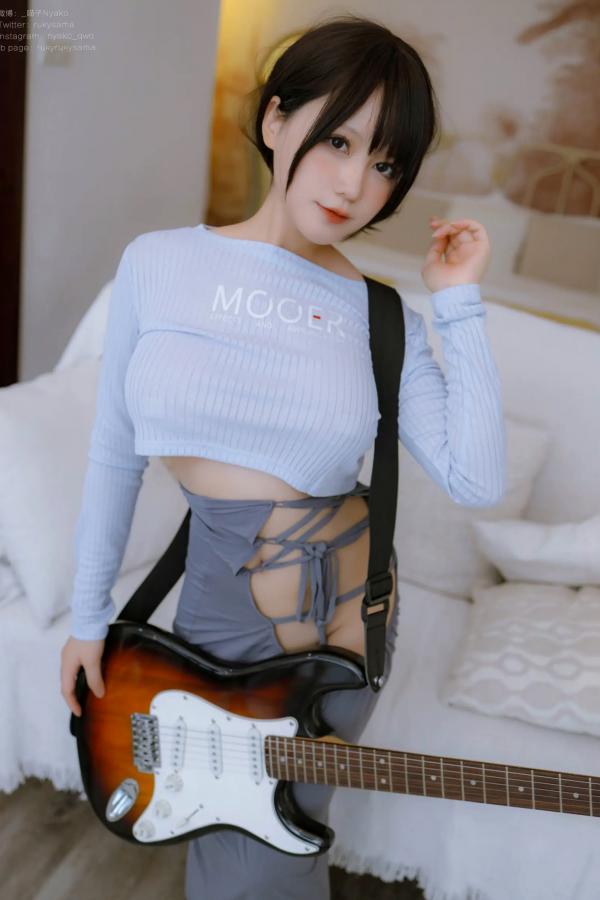    Nyako喵子 - 吉他妹妹，极品性感私房，大胆诱惑紧身风格展露极致曲线，绝美御女郎音乐主题室内写真 [71P]第26张图片