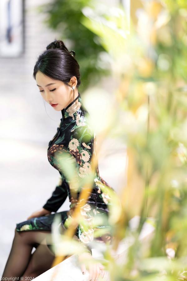    XiaoYu语画界-苏苏阿-古典印花旗袍与黑丝蕾丝内衣极致诱惑写真-私房照御姐气质女神第9张图片