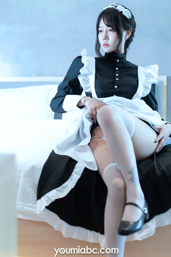    YouMi尤蜜：糖積《空气女仆》私房写真，经典女仆装诱惑尽显白嫩美腿与精致身材，室内摄影视觉盛宴第8张图片