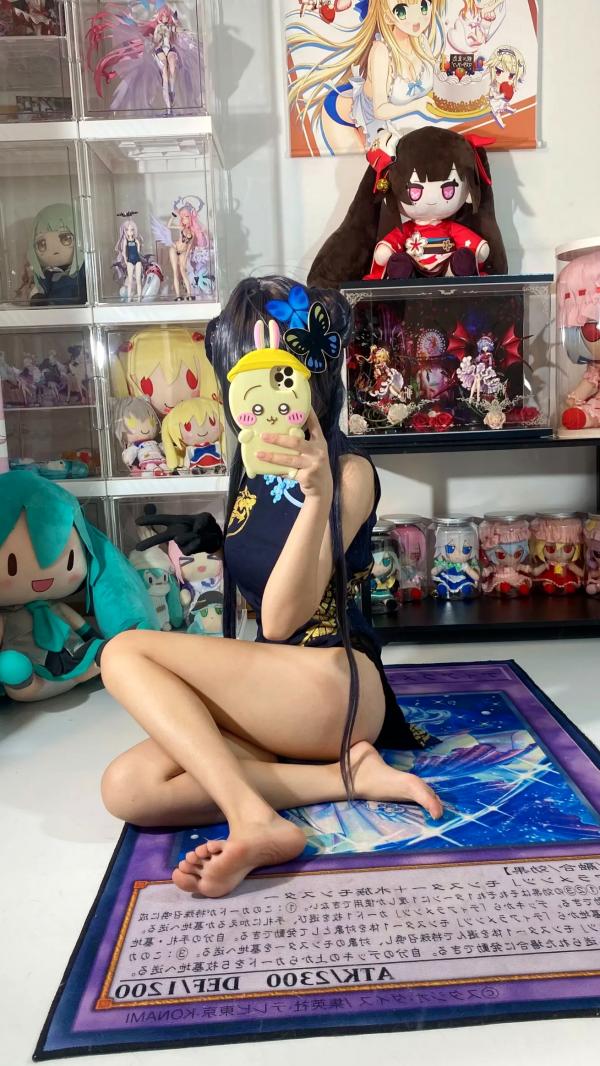    白栎Shirly - 蔚蓝档案龙华妃咲COS大片：改良旗袍黑丝长腿，手办房私房诱惑 [66P]第10张图片