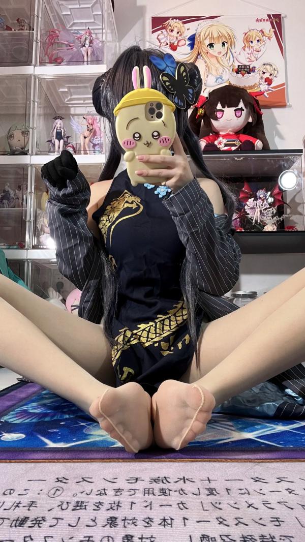    白栎Shirly - 蔚蓝档案龙华妃咲COS大片：改良旗袍黑丝长腿，手办房私房诱惑 [66P]第13张图片