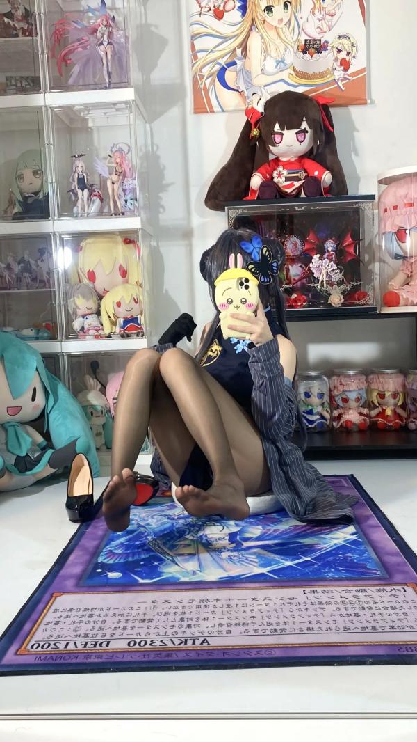    白栎Shirly - 蔚蓝档案龙华妃咲COS大片：改良旗袍黑丝长腿，手办房私房诱惑 [66P]第16张图片