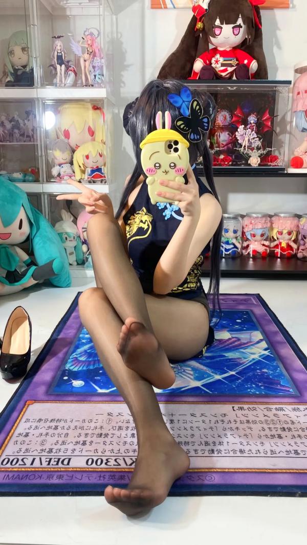   白栎Shirly - 蔚蓝档案龙华妃咲COS大片：改良旗袍黑丝长腿，手办房私房诱惑 [66P]第18张图片