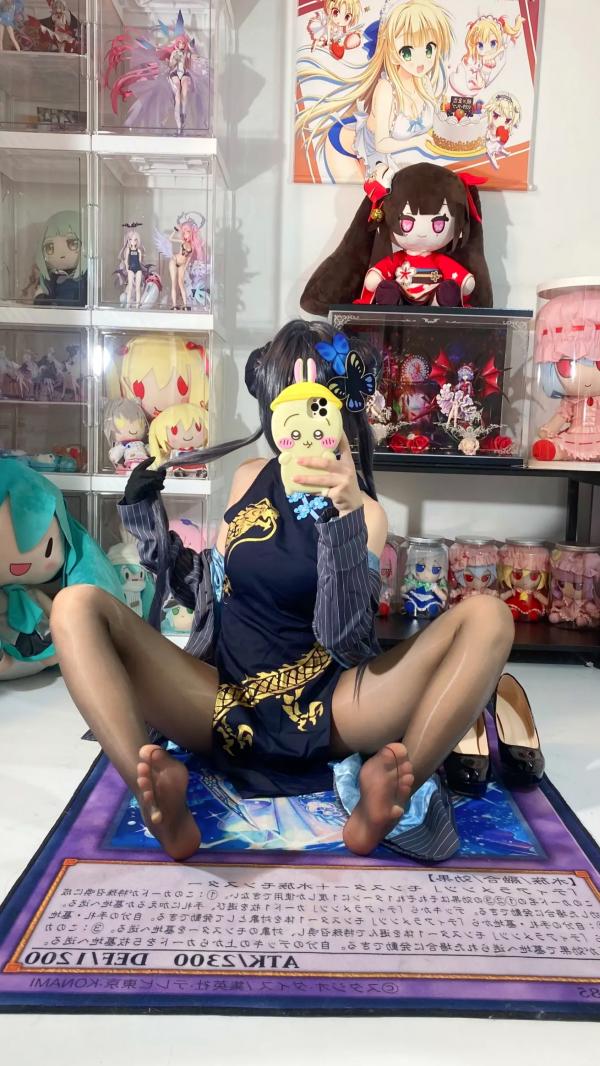    白栎Shirly - 蔚蓝档案龙华妃咲COS大片：改良旗袍黑丝长腿，手办房私房诱惑 [66P]第23张图片