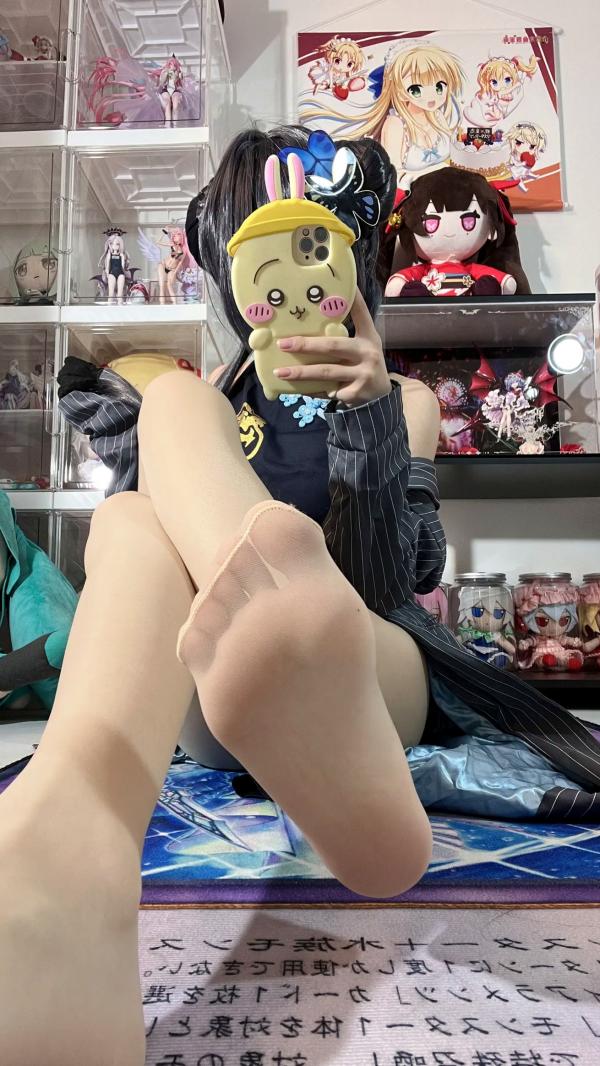    白栎Shirly - 蔚蓝档案龙华妃咲COS大片：改良旗袍黑丝长腿，手办房私房诱惑 [66P]第30张图片