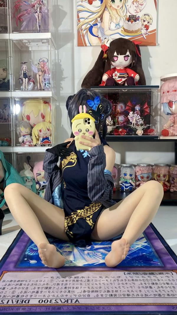    白栎Shirly - 蔚蓝档案龙华妃咲COS大片：改良旗袍黑丝长腿，手办房私房诱惑 [66P]第45张图片