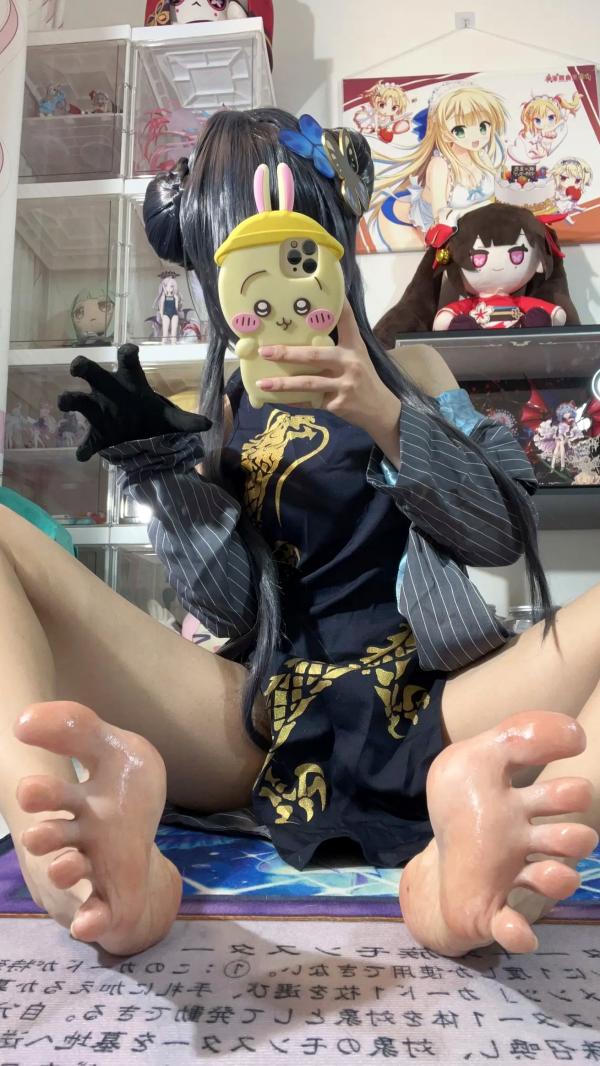    白栎Shirly - 蔚蓝档案龙华妃咲COS大片：改良旗袍黑丝长腿，手办房私房诱惑 [66P]第52张图片