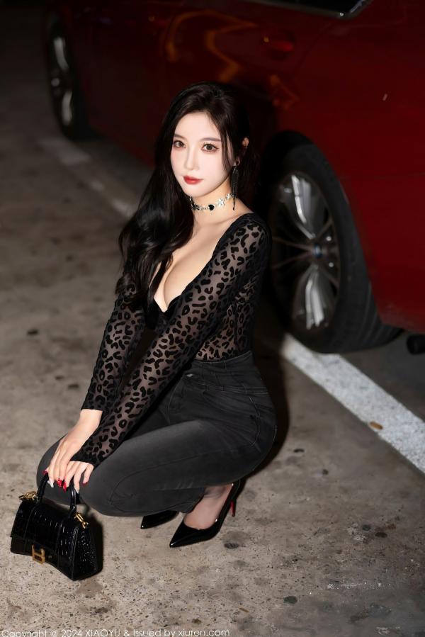 杨晨晨 sugar小甜心CC  XiaoYu语画界-杨晨晨Yome-黑色豹纹透视连体衣-室内家居与车库野性私房大尺度写真-2024.03.08第6张图片