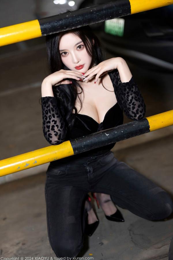 杨晨晨 sugar小甜心CC  XiaoYu语画界-杨晨晨Yome-黑色豹纹透视连体衣-室内家居与车库野性私房大尺度写真-2024.03.08第25张图片