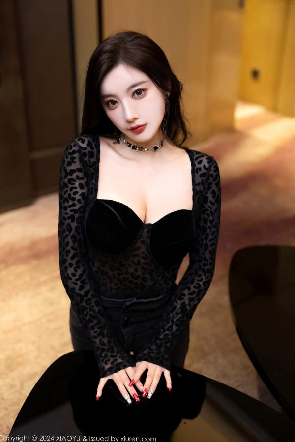 杨晨晨 sugar小甜心CC  XiaoYu语画界-杨晨晨Yome-黑色豹纹透视连体衣-室内家居与车库野性私房大尺度写真-2024.03.08第45张图片