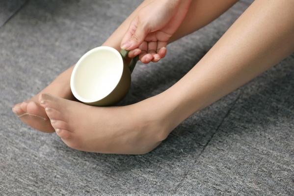    IESS异思趣向 婉萍《OL小妹（下）》：职场白领制服诱惑，丝袜美腿配高跟鞋，优雅展现干练气质[95P]第91张图片