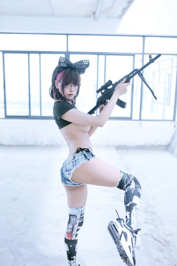    Byoru钢枪少女角色扮演，极致诱惑与二次元硬核风格，绝美精选私房 Phone Set第9张图片