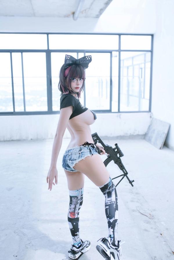    Byoru钢枪少女角色扮演，极致诱惑与二次元硬核风格，绝美精选私房 Phone Set第10张图片