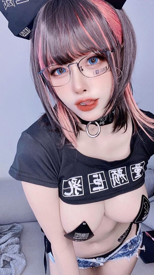    Byoru钢枪少女角色扮演，极致诱惑与二次元硬核风格，绝美精选私房 Phone Set第41张图片