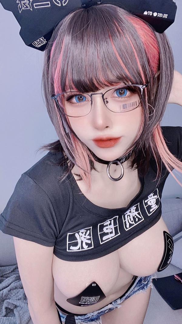    Byoru钢枪少女角色扮演，极致诱惑与二次元硬核风格，绝美精选私房 Phone Set第42张图片