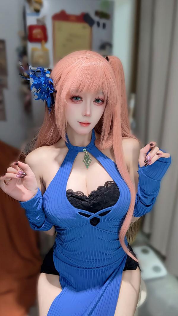    九言 惑：蓝发动漫风cosplay写真，精致真人芭比与极致诱惑曲线第19张图片