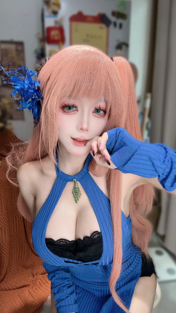   九言 惑：蓝发动漫风cosplay写真，精致真人芭比与极致诱惑曲线第20张图片