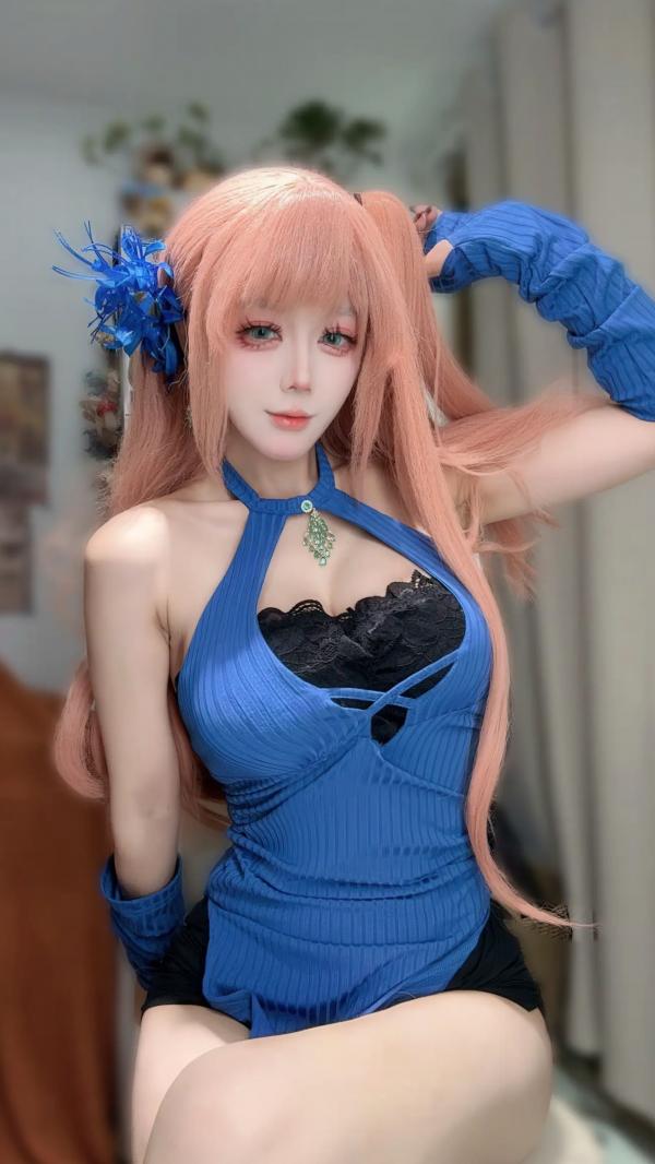    九言 惑：蓝发动漫风cosplay写真，精致真人芭比与极致诱惑曲线第23张图片