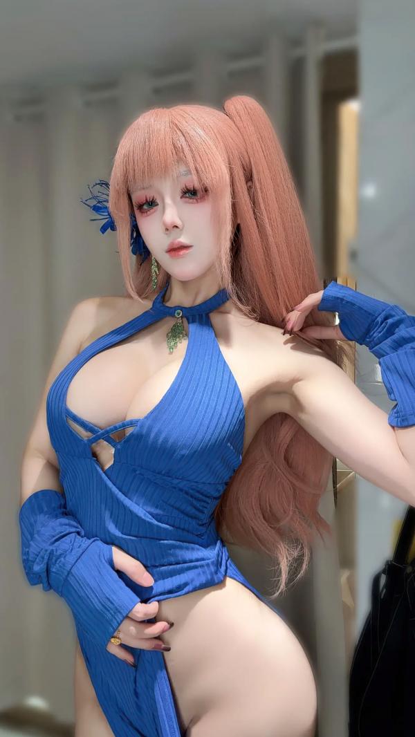    九言 惑：蓝发动漫风cosplay写真，精致真人芭比与极致诱惑曲线第30张图片