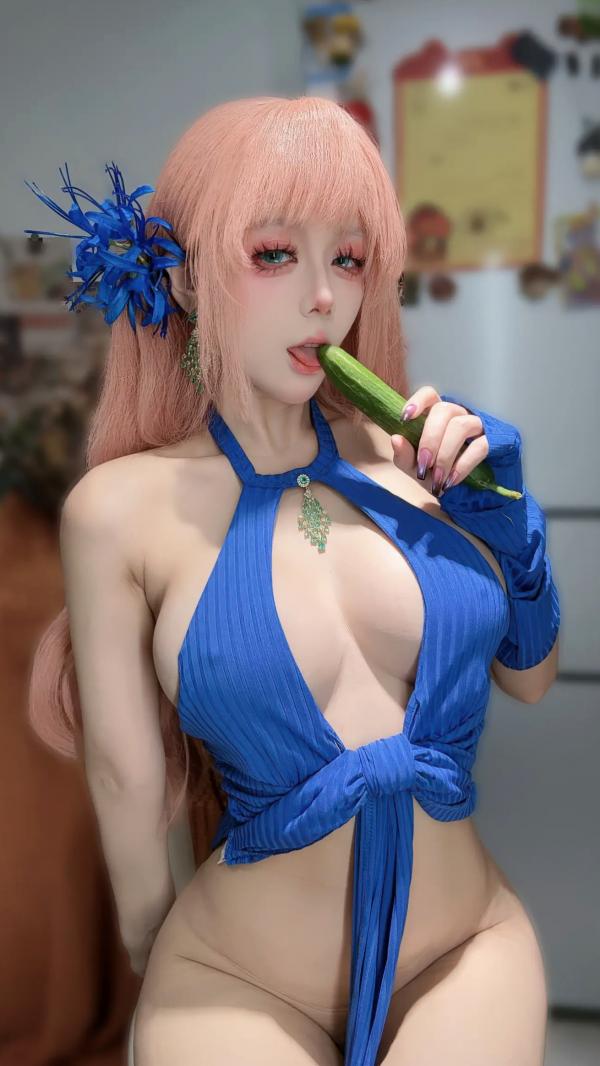    九言 惑：蓝发动漫风cosplay写真，精致真人芭比与极致诱惑曲线第50张图片