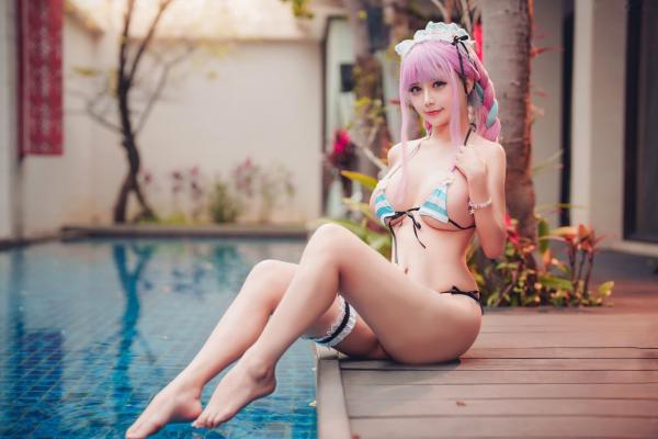    沖田凛花Okita Rinka凑阿库娅泳装Cosplay写真，泳池畔惊艳唯美私房，蓝白条纹比基尼火辣诱惑第12张图片