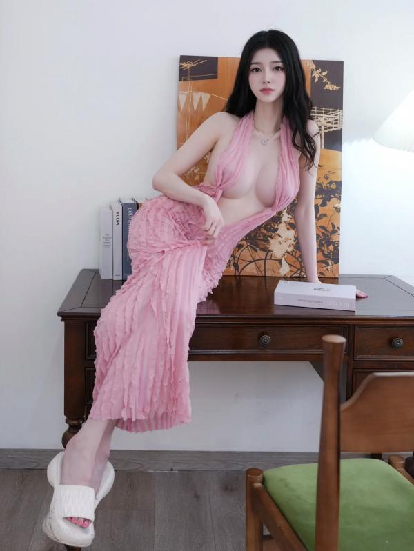    白小蝶 - 粉色深V蕾丝裙诱惑写真，极致私房大尺度拍摄 [85P]第14张图片