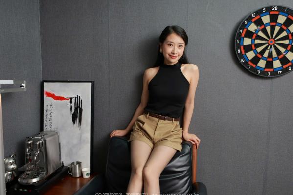    IESS异思趣向 小婕《黑色凉鞋（下）》私房写真，细腻黑丝美腿诱惑，居家休闲风格第28张图片