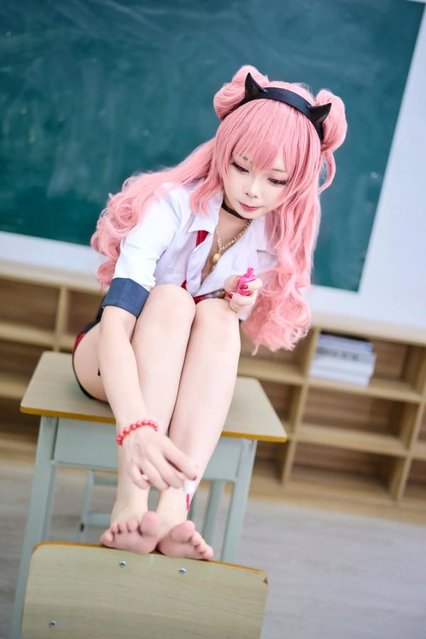    Maou Mo Kirara校园制服Cosplay，粉发少女萌系甜美写真，足部特写秀第4张图片