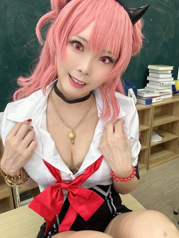    Maou Mo Kirara校园制服Cosplay，粉发少女萌系甜美写真，足部特写秀第14张图片