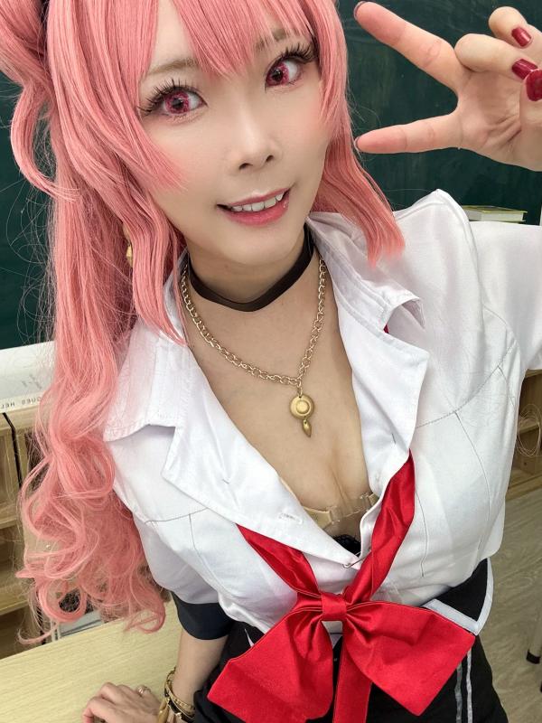    Maou Mo Kirara校园制服Cosplay，粉发少女萌系甜美写真，足部特写秀第17张图片