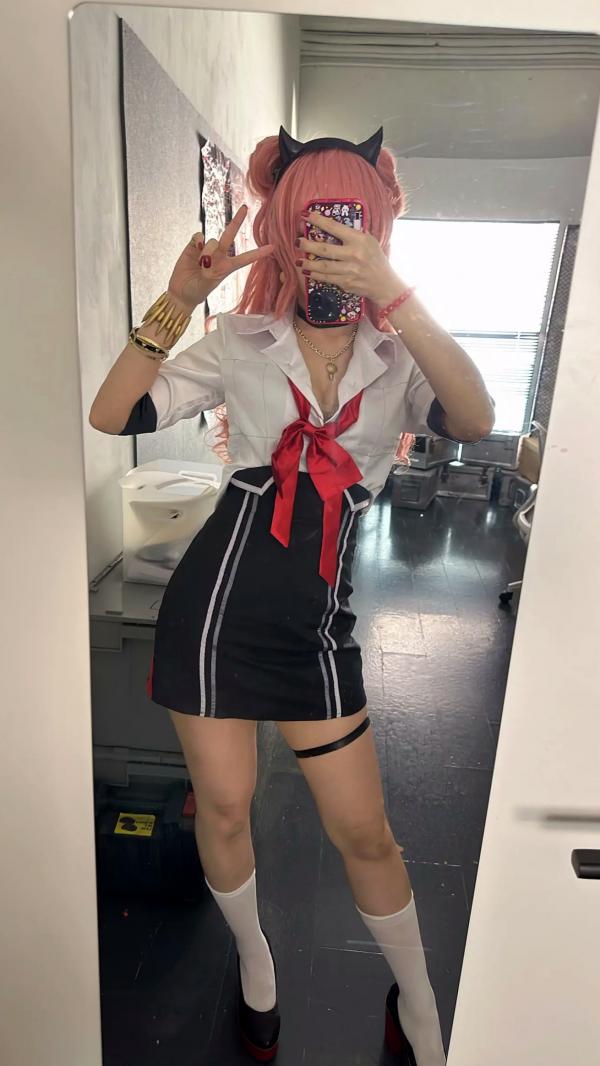    Maou Mo Kirara校园制服Cosplay，粉发少女萌系甜美写真，足部特写秀第30张图片