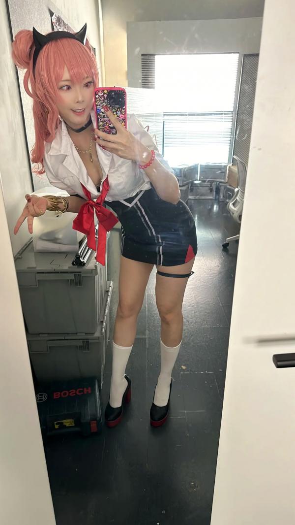    Maou Mo Kirara校园制服Cosplay，粉发少女萌系甜美写真，足部特写秀第34张图片