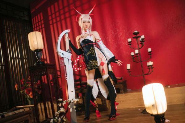    焖焖碳 - 碧蓝航线绫波“新岁之鬼神”旗袍Cosplay，二次元性感角色扮演，古典与现代诱惑的碰撞 [25P]第22张图片