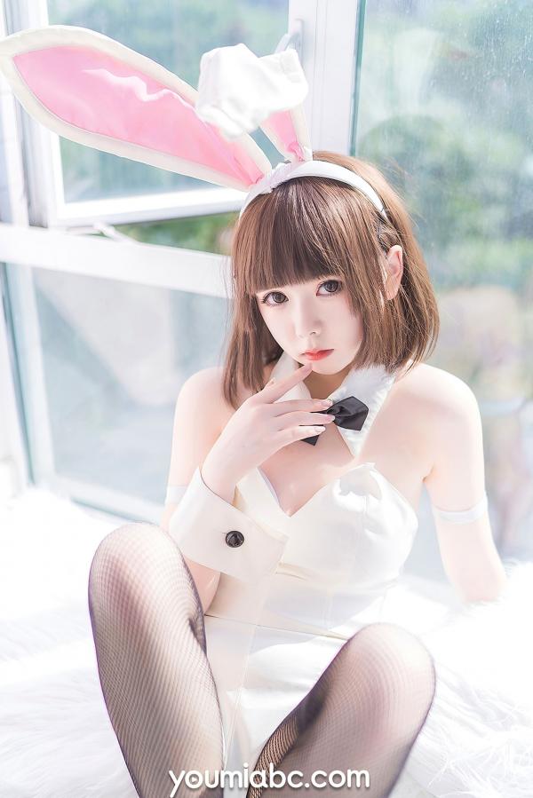    YouMi尤蜜-向小圆《兔女郎加藤惠》纯欲风室内私房照，白嫩肤色搭配黑色网袜，清新治愈系角色扮演COS精选写真第2张图片