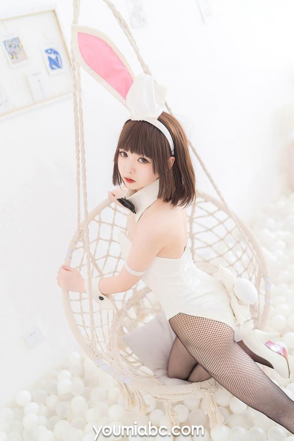    YouMi尤蜜-向小圆《兔女郎加藤惠》纯欲风室内私房照，白嫩肤色搭配黑色网袜，清新治愈系角色扮演COS精选写真第6张图片